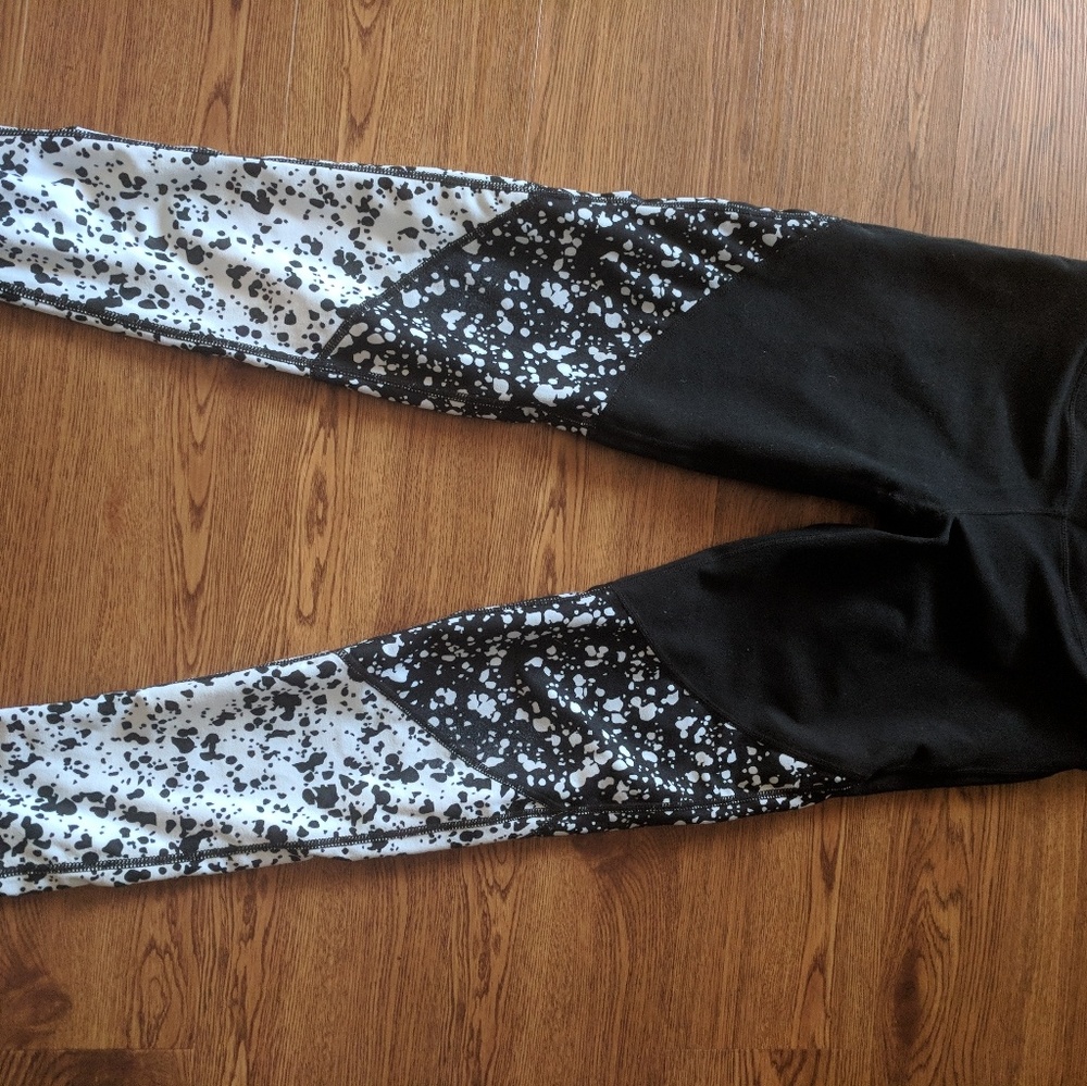 Fabletics black and white leggings
